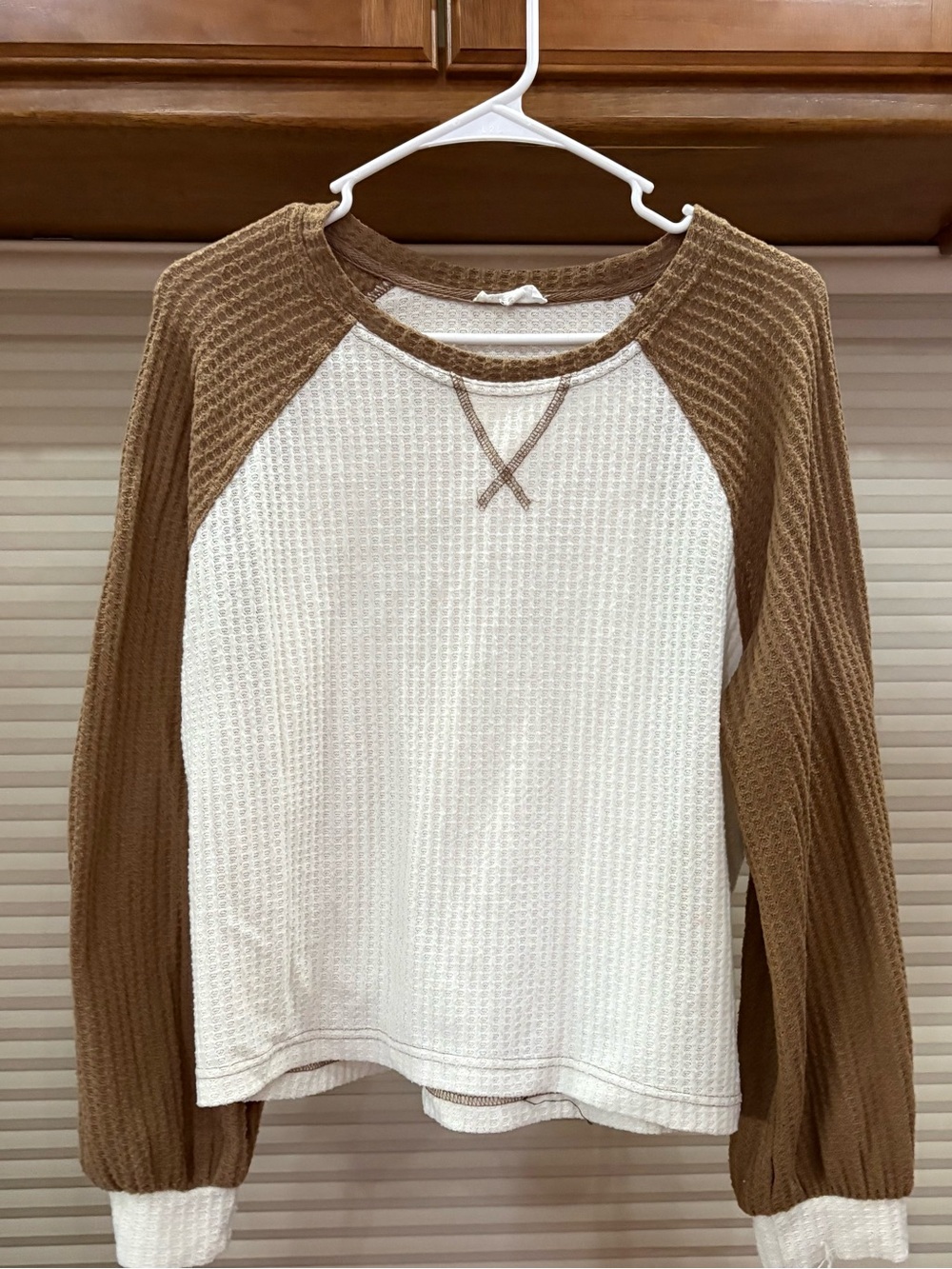 Blu Pepper Cream and Brown Waffle Raglan Sweatshirt